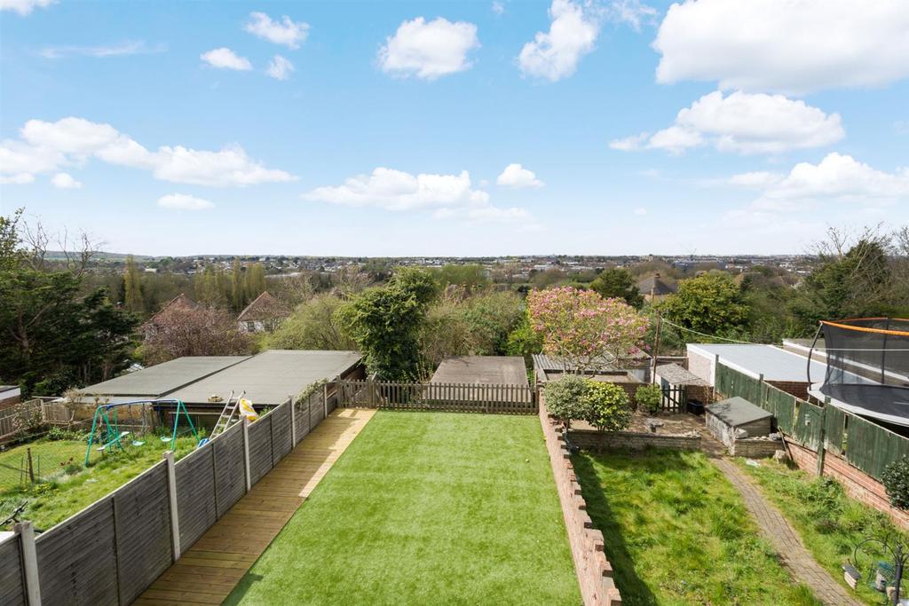 Berkeley Crescent, Dartford, Kent 3 bed semidetached house for sale