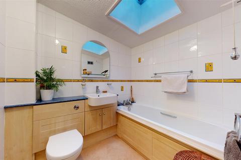 3 Westhill Close, Gravesend, DA12 1LJ