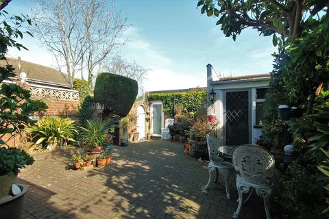 30 Mackenzie Way, Gravesend, DA12 5UB