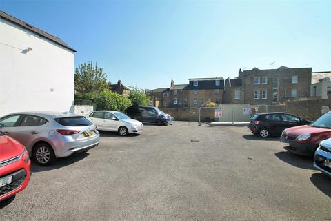 25 Bentley Street, Gravesend, DA12 2DH