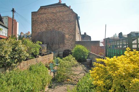 25 Bentley Street, Gravesend, DA12 2DH