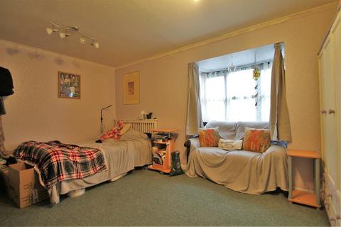 11 Farley Road, Gravesend, DA12 2LT