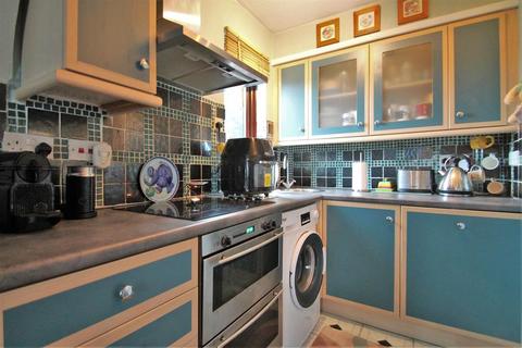 11 Farley Road, Gravesend, DA12 2LT