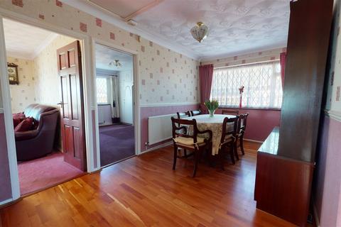 8 Genesta Glade, Gravesend, DA12 4PR