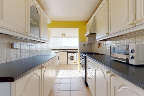 8 Genesta Glade, Gravesend, DA12 4PR