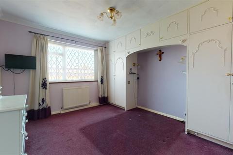 8 Genesta Glade, Gravesend, DA12 4PR