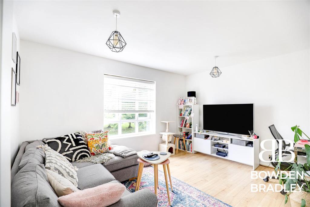 Blackmore Road, Buckhurst Hill 1 bed flat £300,000