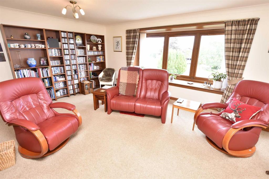 Old Evanton Road, Dingwall 3 bed detached bungalow £300,000