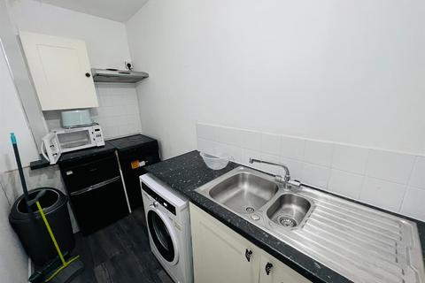 4 bedroom end of terrace house for sale, North Street, Dudley, DY2 7