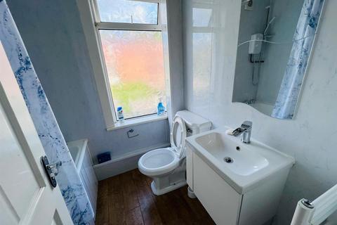 4 bedroom end of terrace house for sale, North Street, Dudley, DY2 7