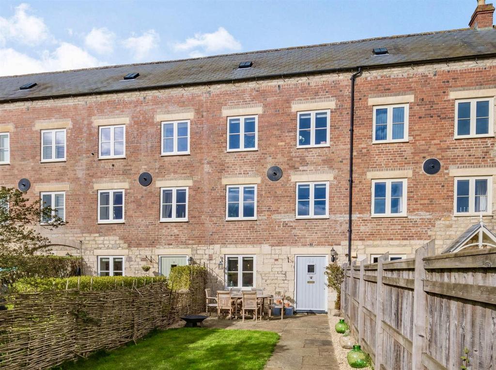 Stratton Mill, Cirencester 3 bed barn conversion £450,000