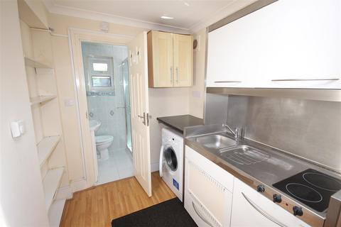 1 bedroom property to rent, Preston Road Area