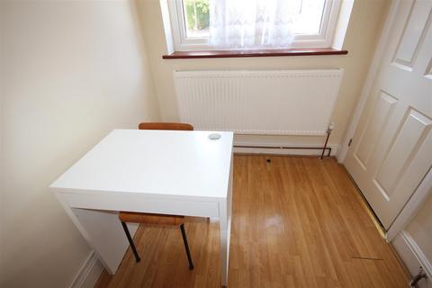 1 bedroom property to rent, Preston Road Area