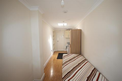 Studio to rent, Preston Road Area