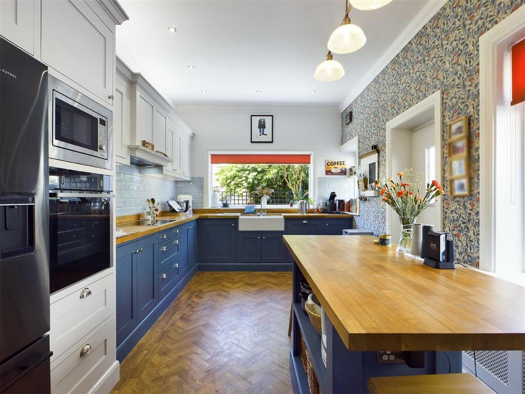 Kings Road, Whitley Bay 4 bed semidetached house £600,000