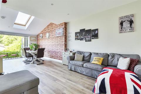 29 Ewell By Pass, Epsom, KT17 2PZ