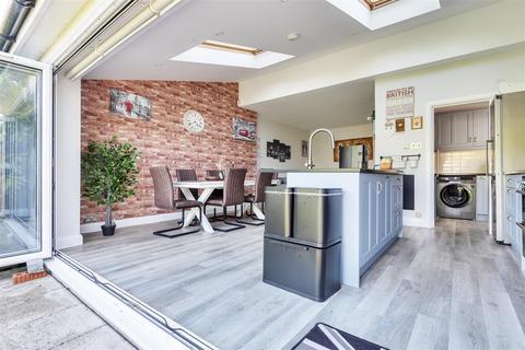 29 Ewell By Pass, Epsom, KT17 2PZ