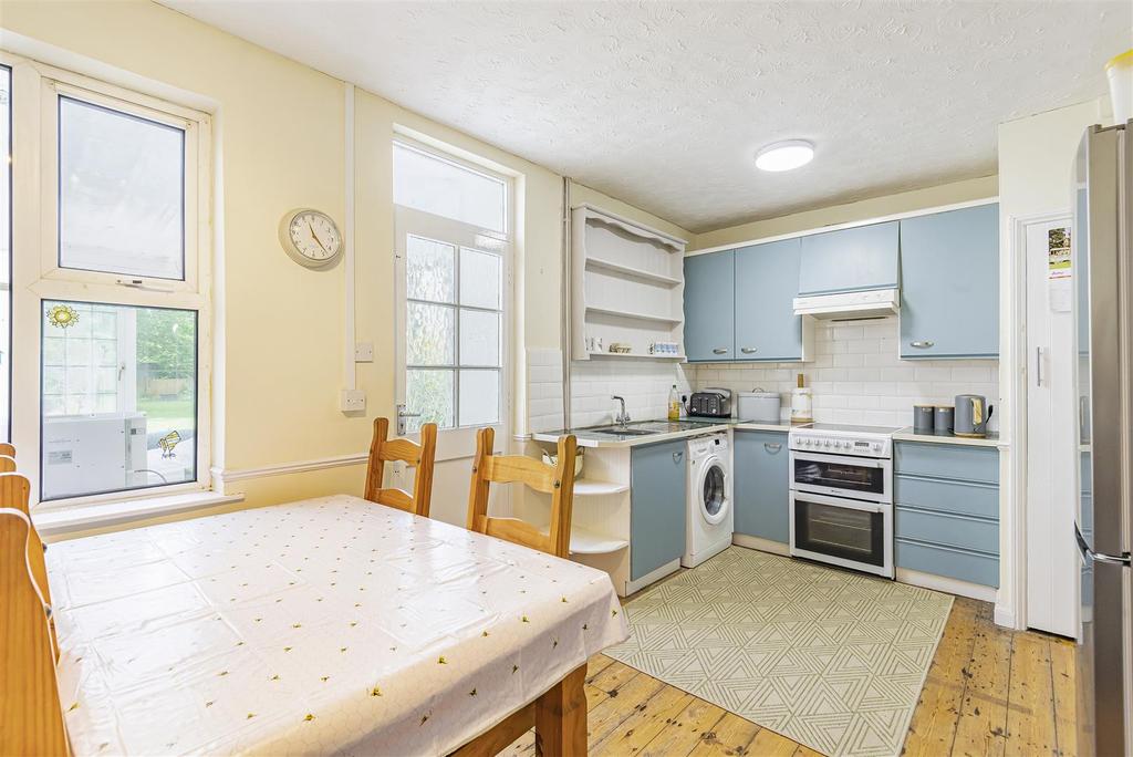 Wood End Lane, Kempston, Bedford 3 bed semidetached house £325,000