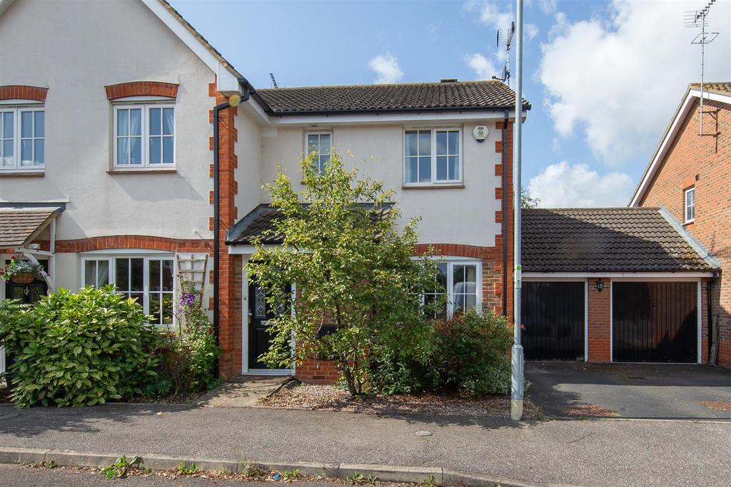 Close, Leighton Buzzard... 3 bed semidetached house £350,000