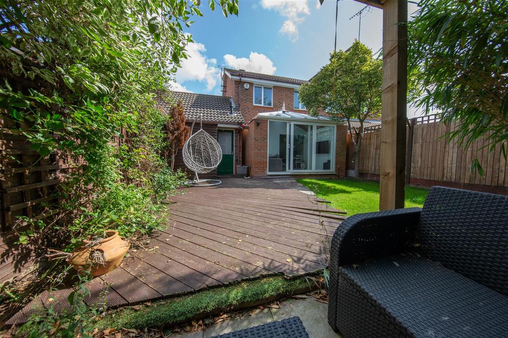 Close, Leighton Buzzard... 3 bed semidetached house £350,000