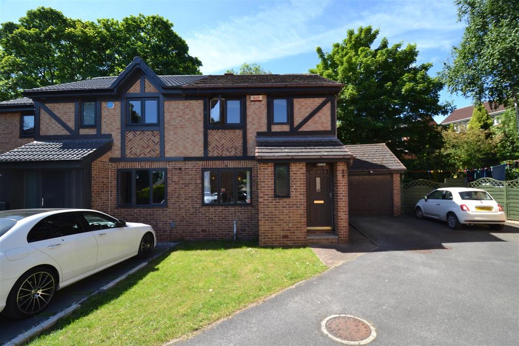 Aspen Grove, Dewsbury 3 bed semidetached house £195,000