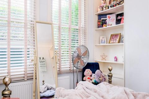 76 Lloyd Road, London, E17 6NR