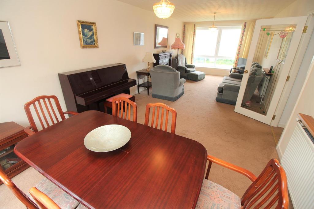 Balmoral Place, Cloch Road, Gourock 2 bed flat £142,000
