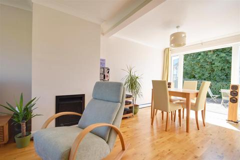 41 Cricketers Field, Staplecross, Robertsbridge, TN32 5QQ