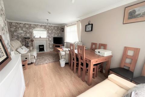 2 bedroom apartment for sale - The Lawns, Sutton-On-Hull, Hull