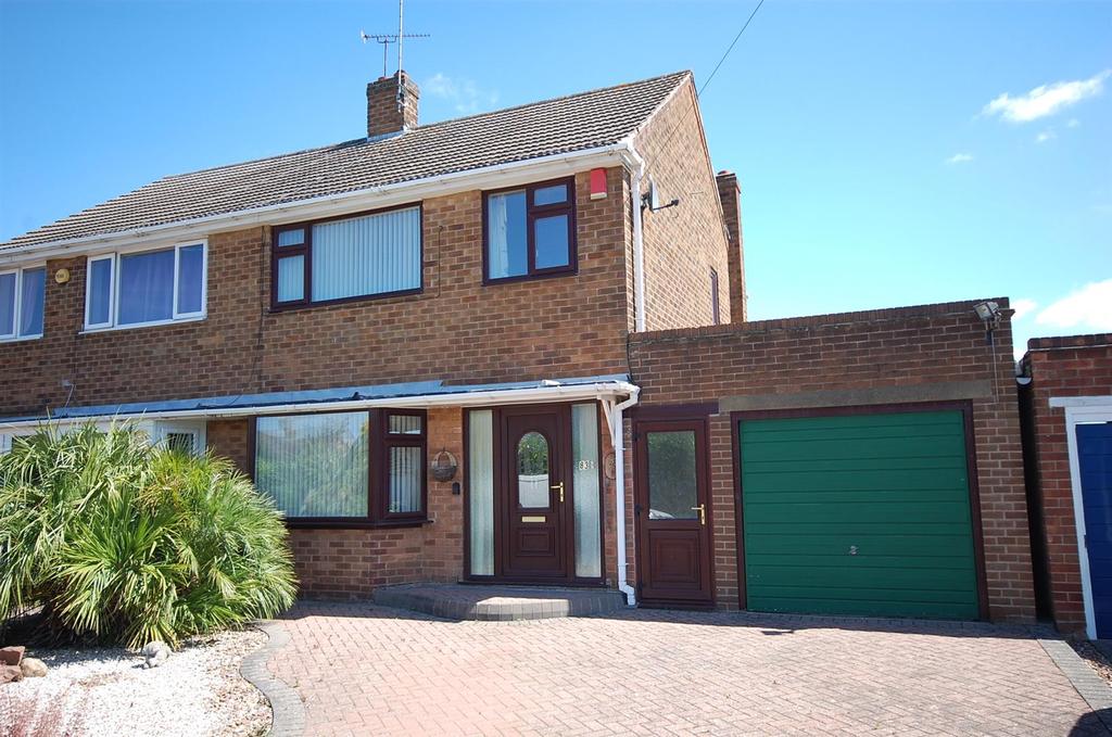 Clumber Drive, RadcliffeOnTrent, Nottingham 3 bed semidetached house