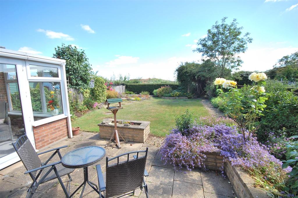 Clumber Drive, RadcliffeOnTrent, Nottingham 3 bed semidetached house