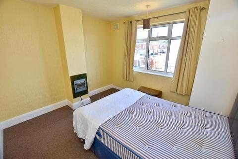8 Crosbie Road, Coventry, CV5 8FY