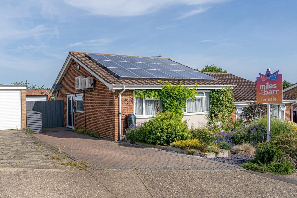 Shearwater Avenue, Whitstable 2 bed semidetached bungalow £425,000