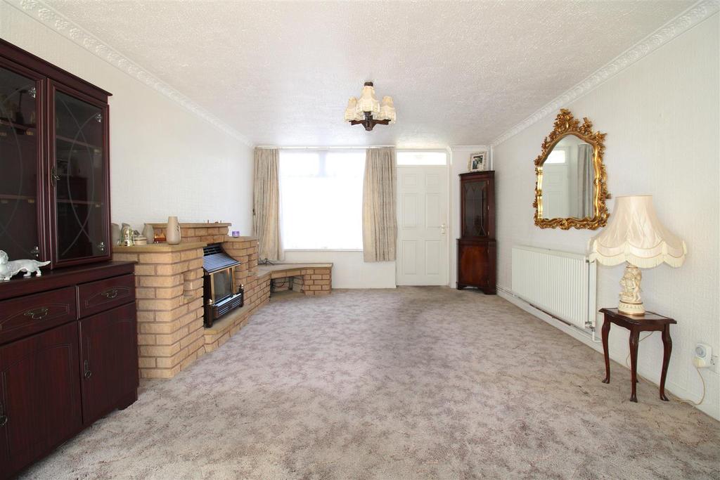 Redhill Close, Stourbridge 3 bed end of terrace house £210,000