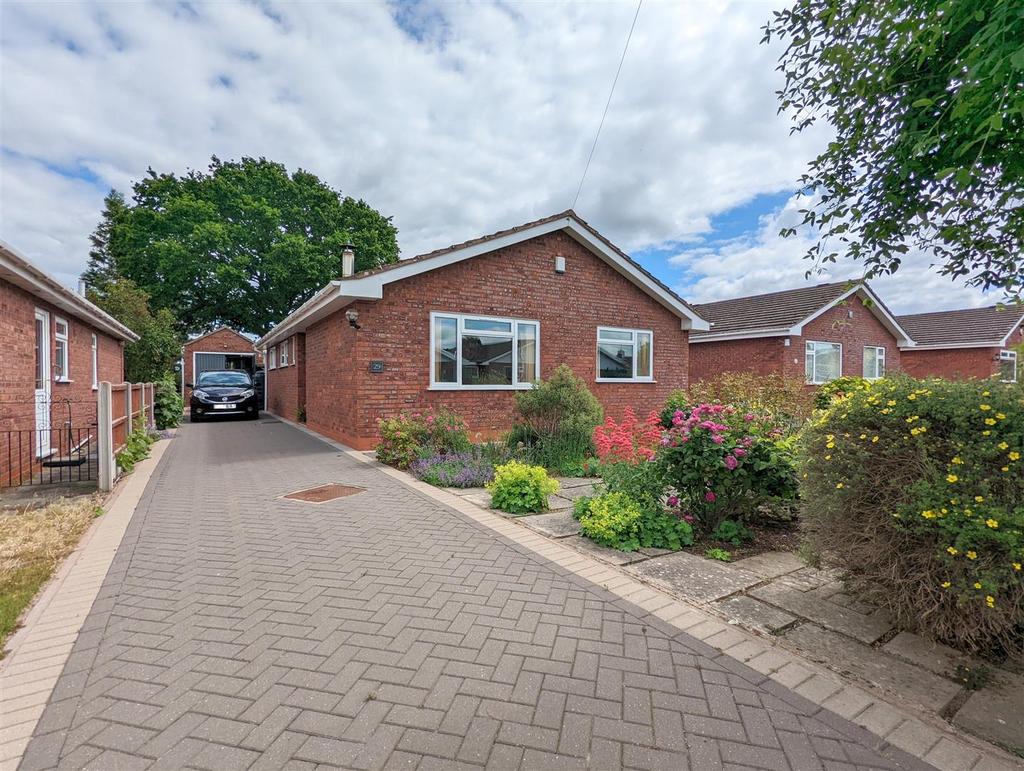 Hillview Gardens, UptonUponSevern 3 bed detached bungalow £400,000