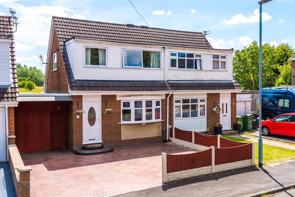 Suffolk Grove, Leigh 3 bed semidetached house £215,000