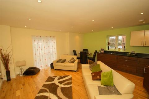 2 bedroom flat to rent, Sutherland Avenue