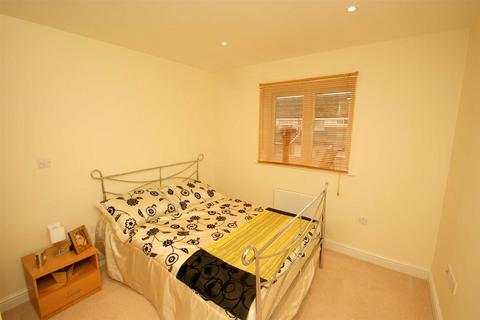 2 bedroom flat to rent, Sutherland Avenue