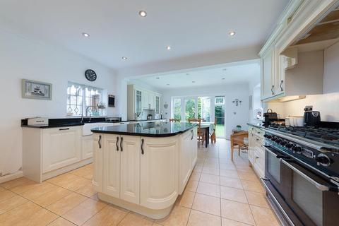 25 Shaw Crescent, South Croydon, CR2 9JB