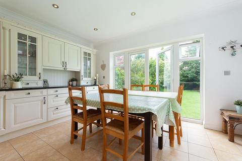 25 Shaw Crescent, South Croydon, CR2 9JB