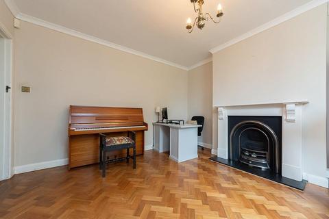 25 Shaw Crescent, South Croydon, CR2 9JB