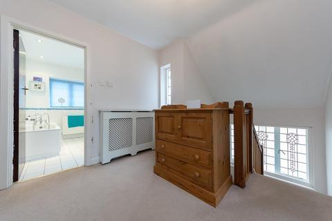 25 Shaw Crescent, South Croydon, CR2 9JB