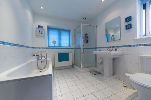 25 Shaw Crescent, South Croydon, CR2 9JB