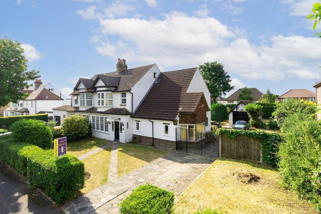 The Chase, Coulsdon 4 bed semidetached house £895,000