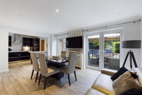 10 Turnstone Close, South Croydon, CR2 8SP