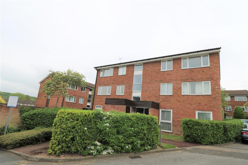 Inglewood, Forestdale, South Croydon 2 bed flat £1,275 pcm (£294 pw)