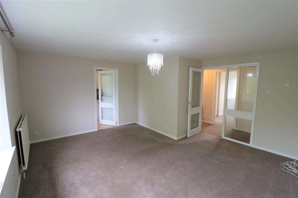 Inglewood, Forestdale, South Croydon 2 bed flat £1,275 pcm (£294 pw)