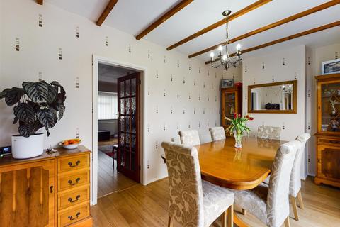 40 Gascoigne Road, New Addington, Croydon, CR0 0NB