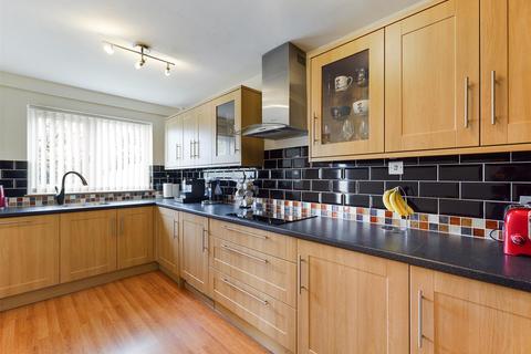 40 Gascoigne Road, New Addington, Croydon, CR0 0NB
