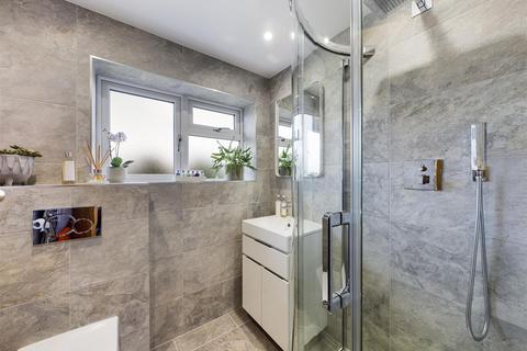 40 Gascoigne Road, New Addington, Croydon, CR0 0NB